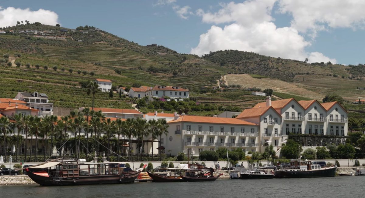 boat in douro valley